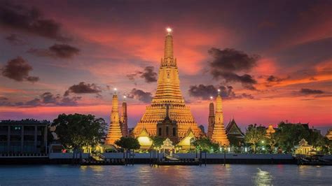 Wat Arun - chrám úsvitu a věž