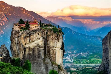 meteora skalní kláštery výhled