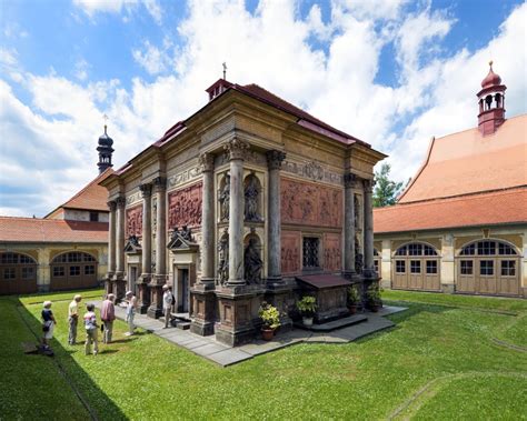 Kostel sv. Josefa a loretánská kaple