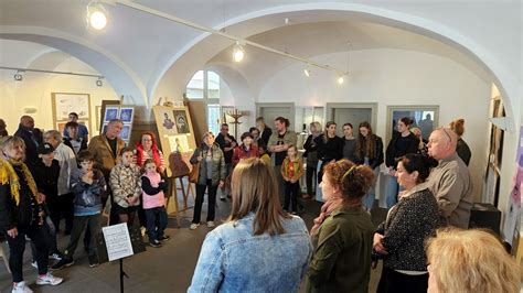 výtvarná díla a liturgické mobiliáře v interiéru