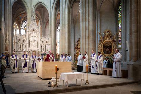 oltář a liturgické prostředí kamenné oltáře