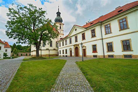 Ekologický hotel a klášter v Praze (Břevnov) - architektura a historie