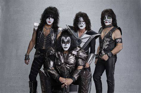 vizuální mapování Kiss ikonických masek