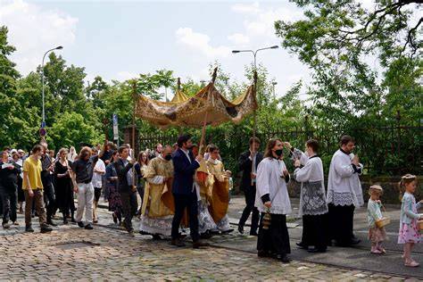 Tradiční liturgie a charismatické vedení ve FSSP