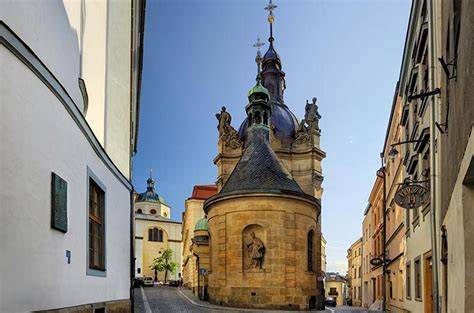 Kaple sv. Stanislava a náhrobky