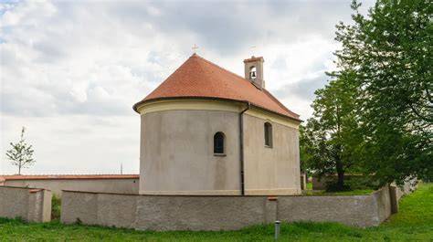 Kaple sv Václava nad pramenem - vzhled a okolí