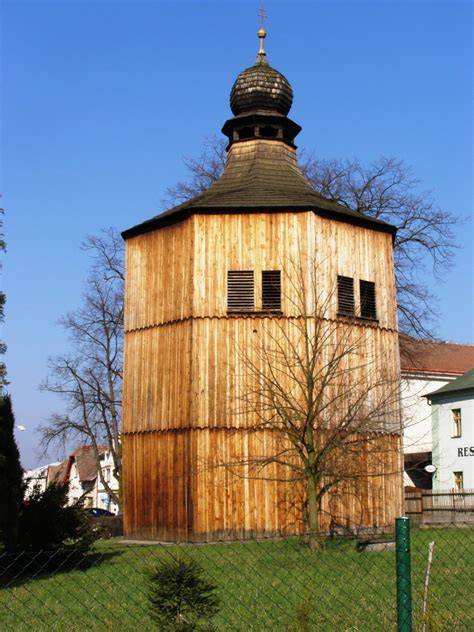 zvonice s cibulovou věží