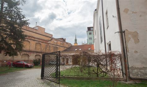 zobrazení kláštera a dvora