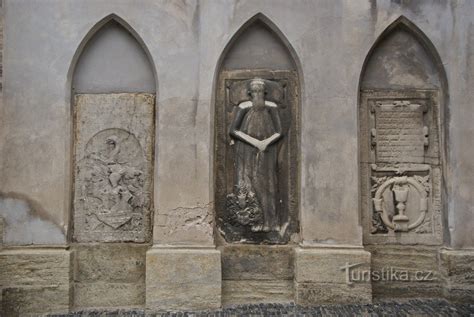 Náhrobníky a epitafy v kostele Blatná