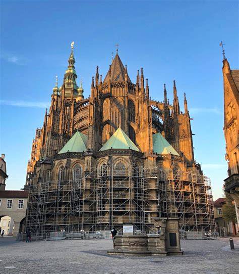 Historické etapy při dostavbě katedrály