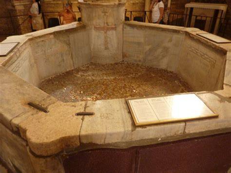 neonovo baptisterium křest