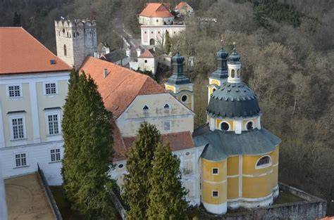 doloplazky zámek a kaple kruh