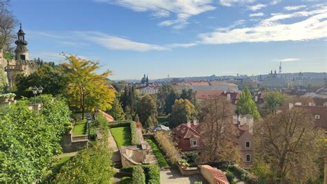 Katedrála St Vitus výzdoba a věže nad Pražským hradem