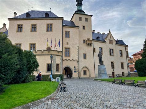 výhled na Vlašský Dvůr a chrám