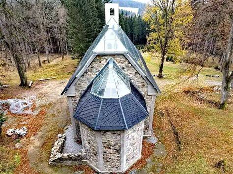 Kaple a romantická krajina Krušných hor