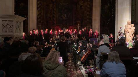 Adventní koncert v chrámu sv Mikuláše - atmosféra a detaily