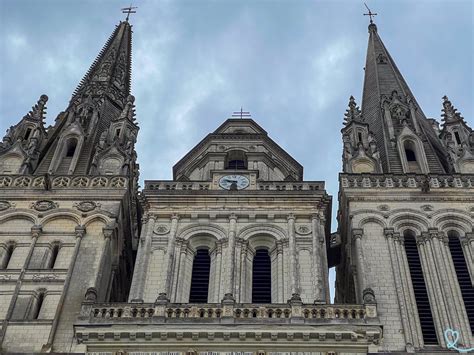 katedrála Saint-Maurice Angers fasáda dvě věže