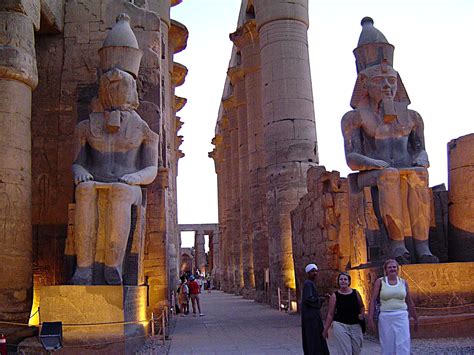 Luxor chrám půdorys sfingy aleje