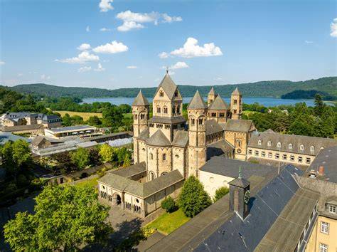 historie a architektura Maria Laach zobrazení