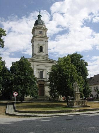 Kostel svatého Petra a Pavla dominanta Brouova