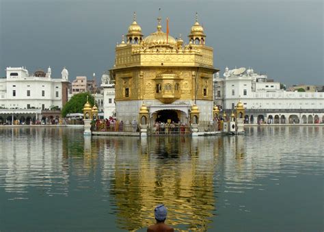 Zlatý chrám Amritsar a jeho bazén