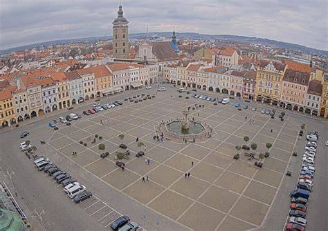 pohled na Mariánské náměstí a baziliku v Staré Boleslavi