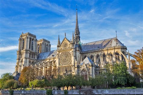 Notre-Dame architektonické prvky a vitráže (obrazová ukázka)