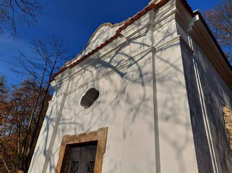 Kalvárie na Křížovém vrchu - linie kaplí a kaple Božího hrobu