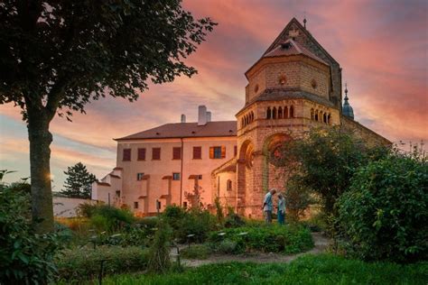 klenotnice a Vyšehrad s unikátními relikviemi