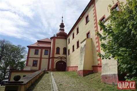 Bezdružice zámek a kaple s betlémem