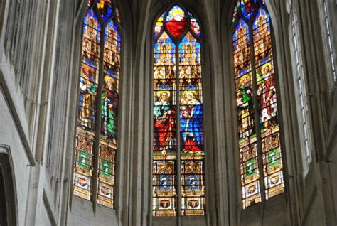 kostel Saint-Gervais-Saint-Protais fasáda a vitráže