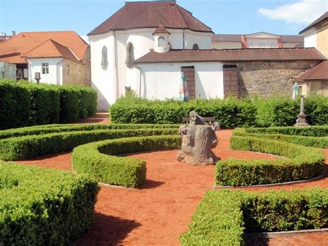 zahrada s biblickými rostlinami a klášterní vinice