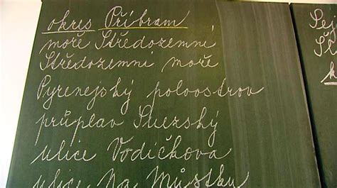 grafy srovnání velkých písmen v substanti v bibli