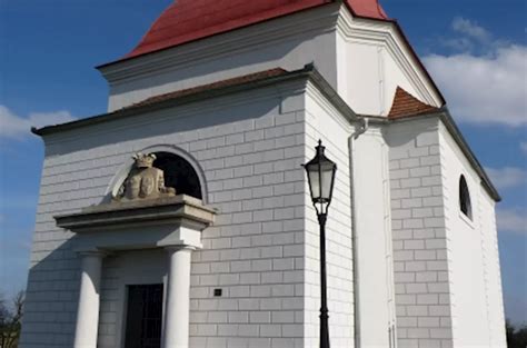 empírová kaple arcitektura s Ionic