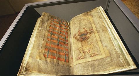 Maketa Ďáblovy bible ve výstavní expozici