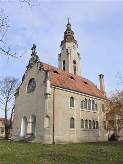 secesní kostel Stechovice architektura