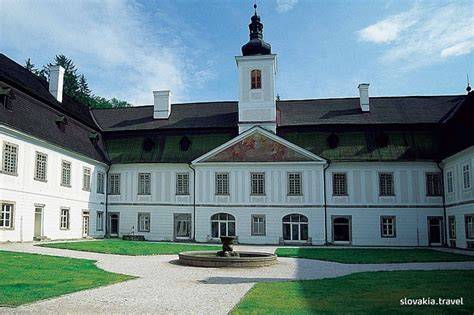 kastiel svaty anton architektura a okolice