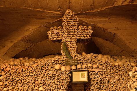 Hřbitov a kostnice kolem kostela