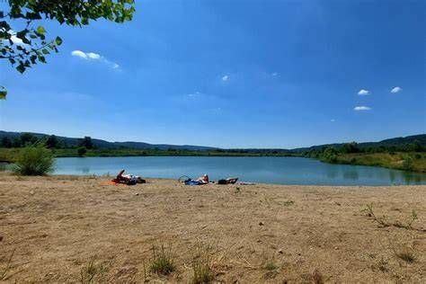 Jezero Lipence a přírodní areály