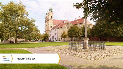 Valtické náměstí a dominantní kostel
