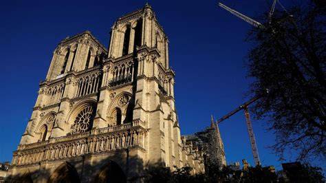 vizuální přehled struktury katedrály Notre-Dame