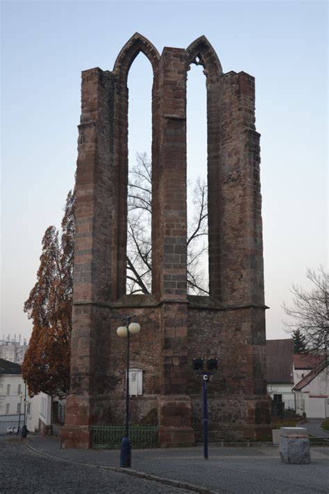 torzo presbytáře minoritského kláštera Benešov