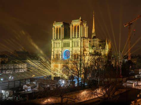 katedrála Notre-Dame znovuotevření vizualizace
