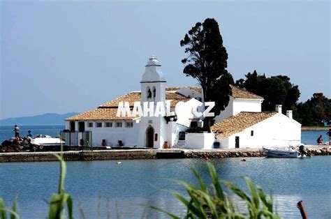 pohled na klášter Panagia Spilianis od moře