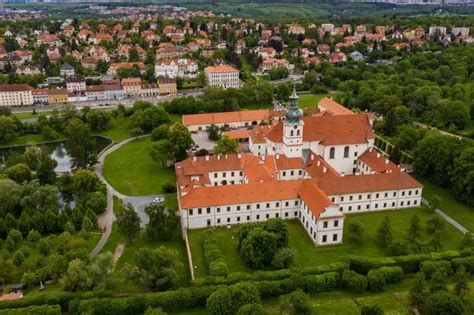 vizuální průřez klášterem a zahradami