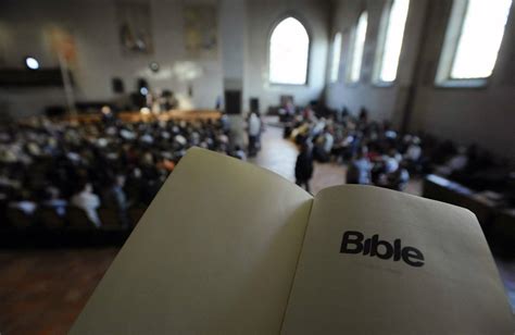 infografika srovnání překladů Bible