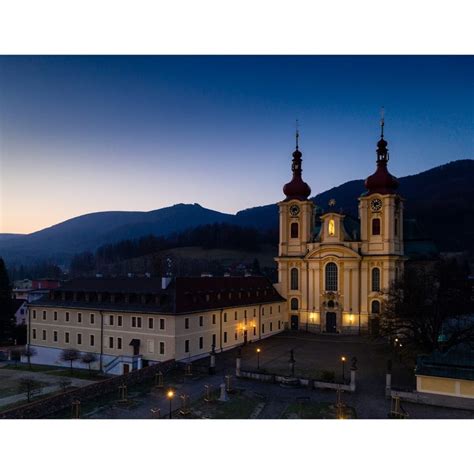 glóbus s výhledem na klášter a okolí Hejnice