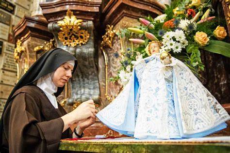 období liturgických oděvů Pražského Jezulátka