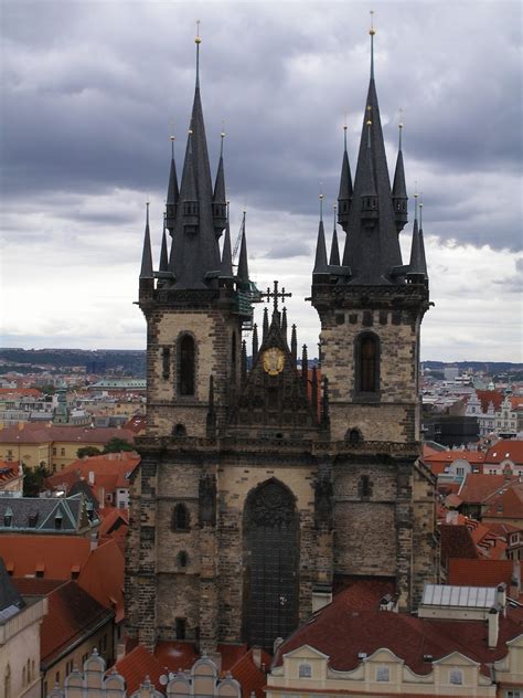 Týnský chrám - průčelí a věže
