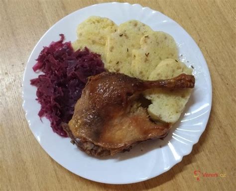 kachna s knedlíkem a zelím